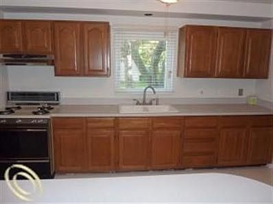 5th image of 32105 Windsor St