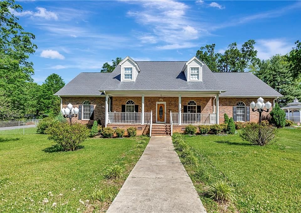 1st image of 107 Cox Dr