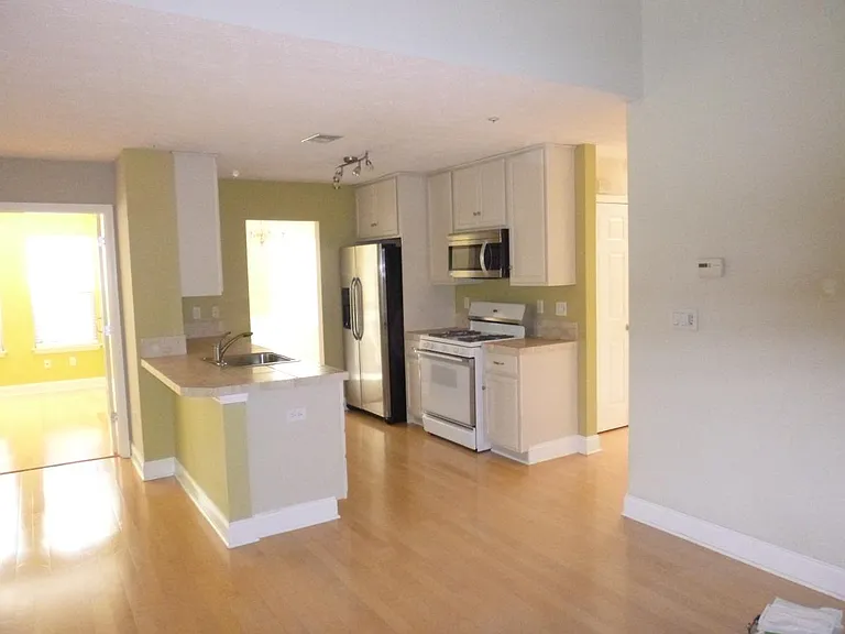 53 Whitlock Sq SW — Photo 4
