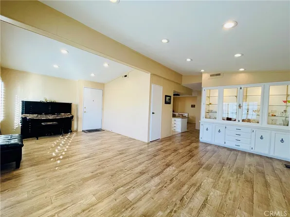 5200 Irvine Blvd Spc 215, Irvine, CA 92620