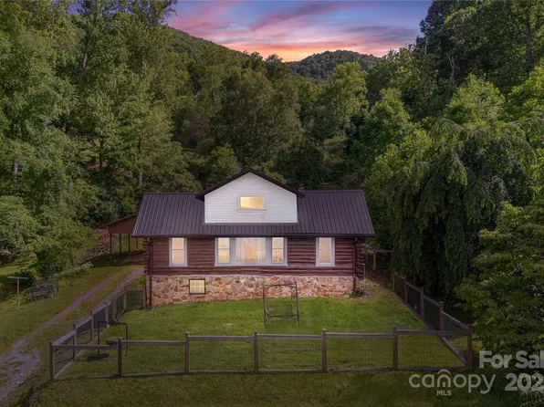 223 Smith Cove Rd, Candler, NC 28715