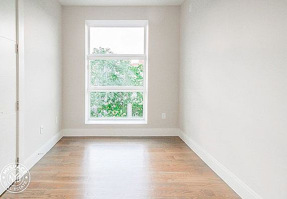 5th image of 259 Evergreen Ave #C4