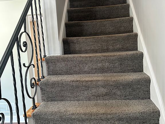 Staircase from front door to go to 2nd floor
