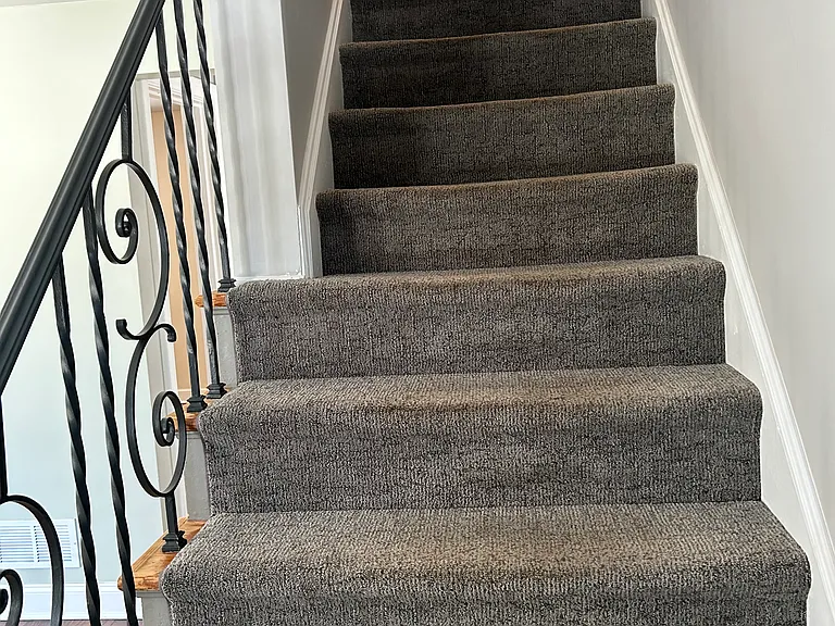 Staircase from front door to go to 2nd floor