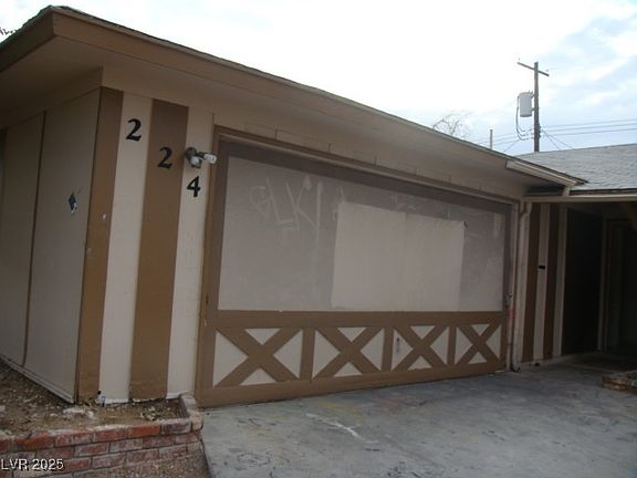 2nd image of 224 S Wallace Dr