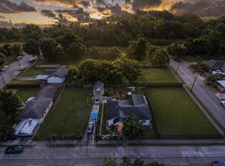 5604 Elysian St, Houston, TX 77009