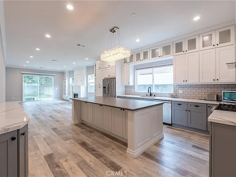 6940 Peach Ave — Photo 10