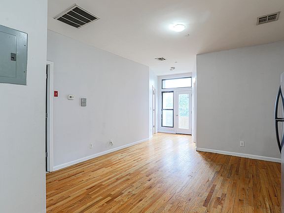 4th image of 329 Kosciuszko St APT 3R