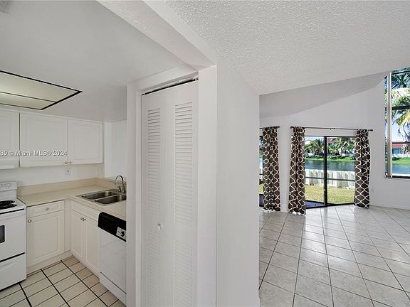 4th image of 2509 San Remo Cir #0