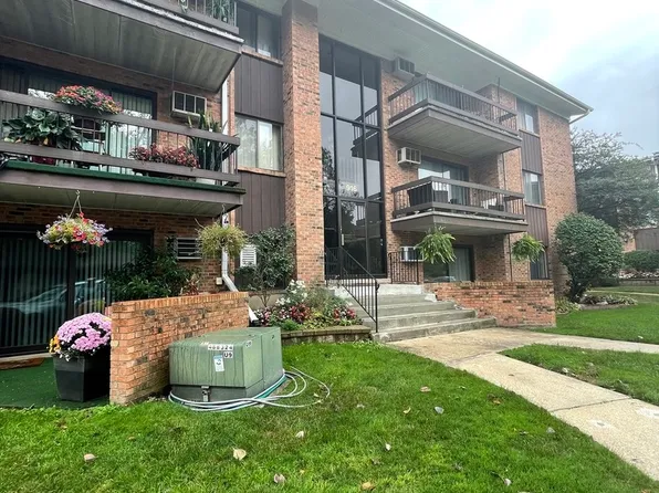 916 Olive Rd APT 1D, Homewood, IL 60430