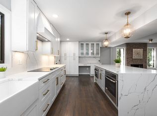 10413 Hunter Ridge Dr, Oakton, VA 22124