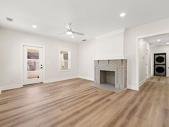 4th image of 925 Cascade Ave SW