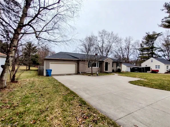 1468 Steese Rd, Uniontown, OH 44685