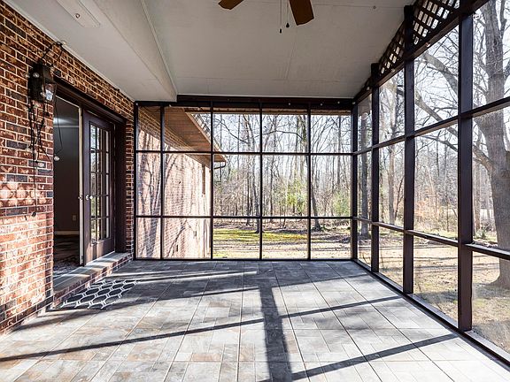 4th image of 1046 Tanglewood Ct