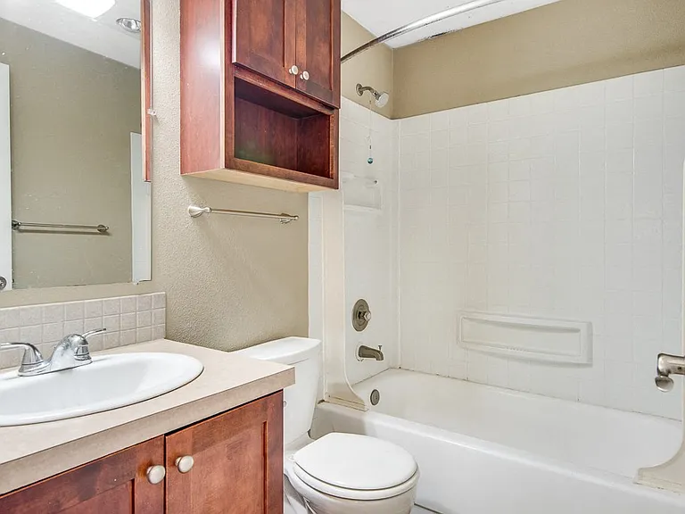 Whispering Brook Apartments — Photo 14