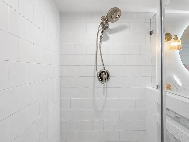 8 Saratoga — Photo 31