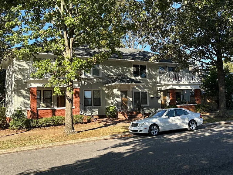 301 N Cedar St — Photo 2