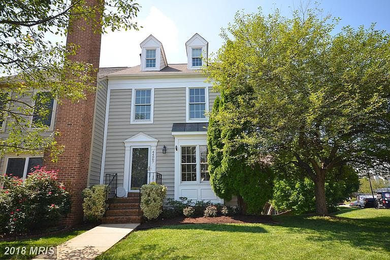 Wonderful 4 Level Townhome in the Heart of Ashburn
