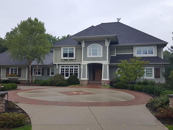 3rd image of 6631 Avonlea Ct SE