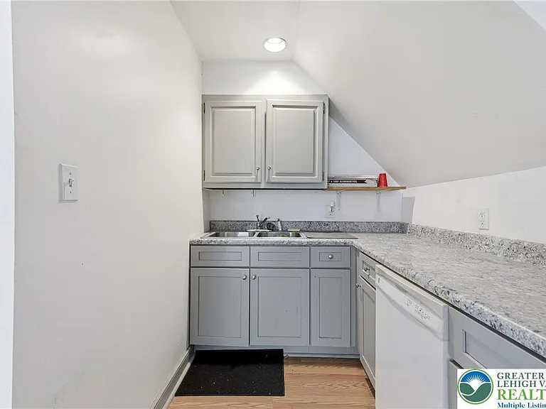 202 N 17th St #D — Photo 9