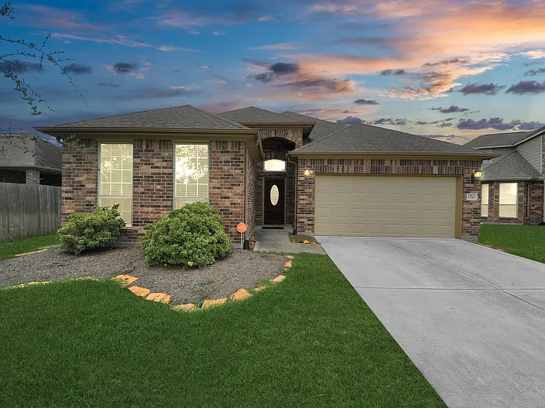2310 Brett Ct — Photo 2