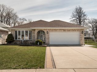8611 Mayfield Ave, Burbank, IL 60459