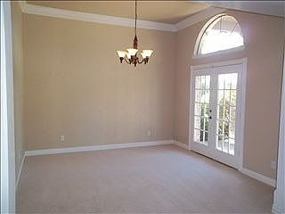5th image of 590 Cambridge Dr