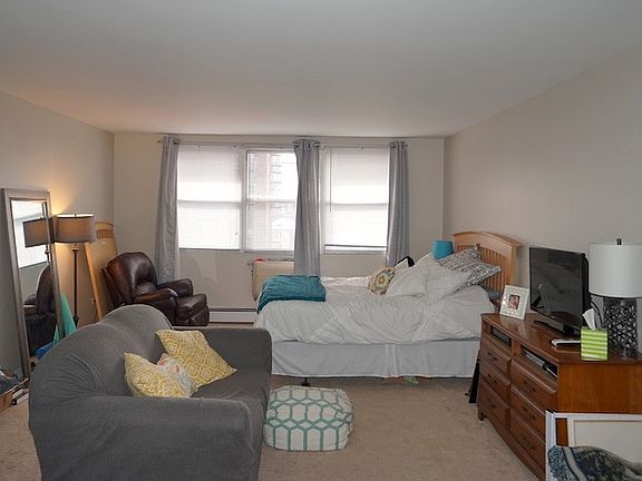 2nd image of 420 W Belmont Ave APT 5C