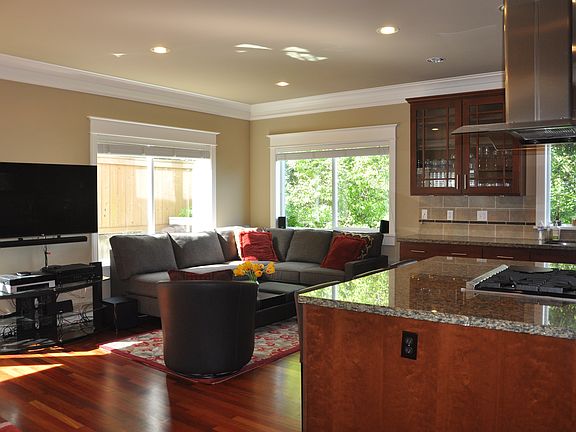 Living Room/TV/Family Room