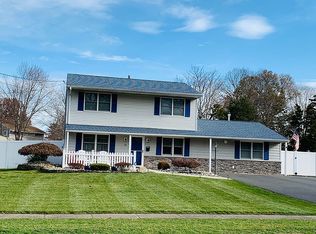 36 Stillwell Rd, Kendall Park, NJ 08824