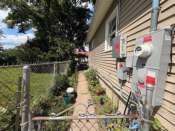 2nd image of 57 Saratoga Ave