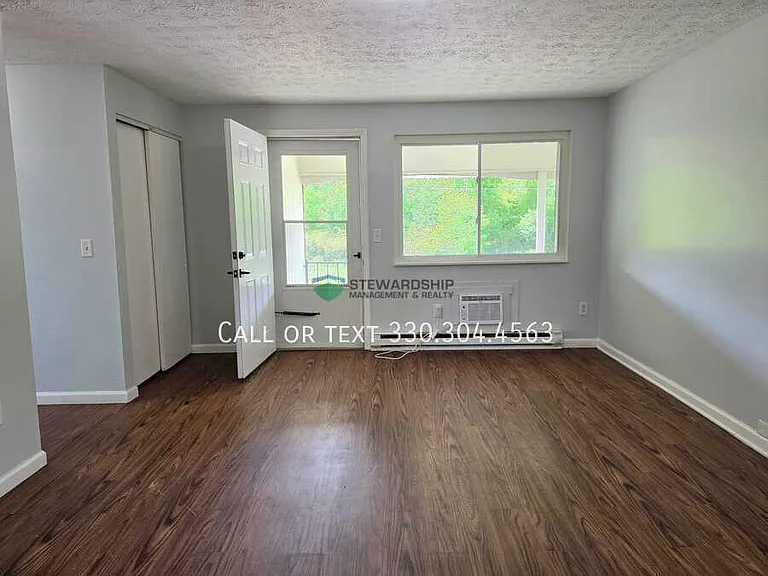 1111 N Elm St #R — Photo 5