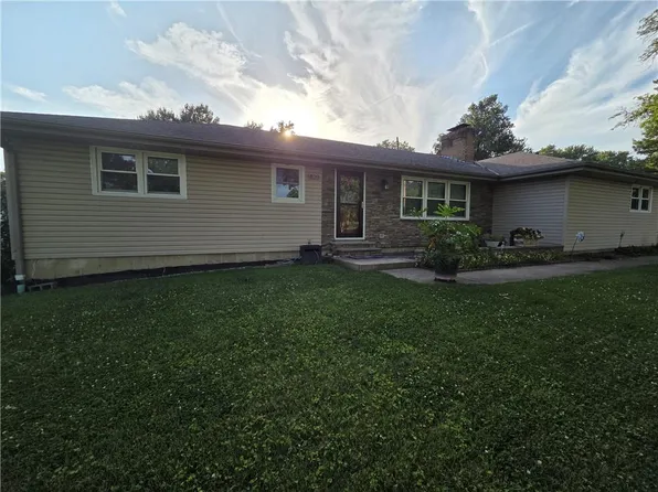 1820 Country Club Dr, Chillicothe, MO 64601