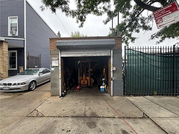 2nd image of 1629 Decatur St