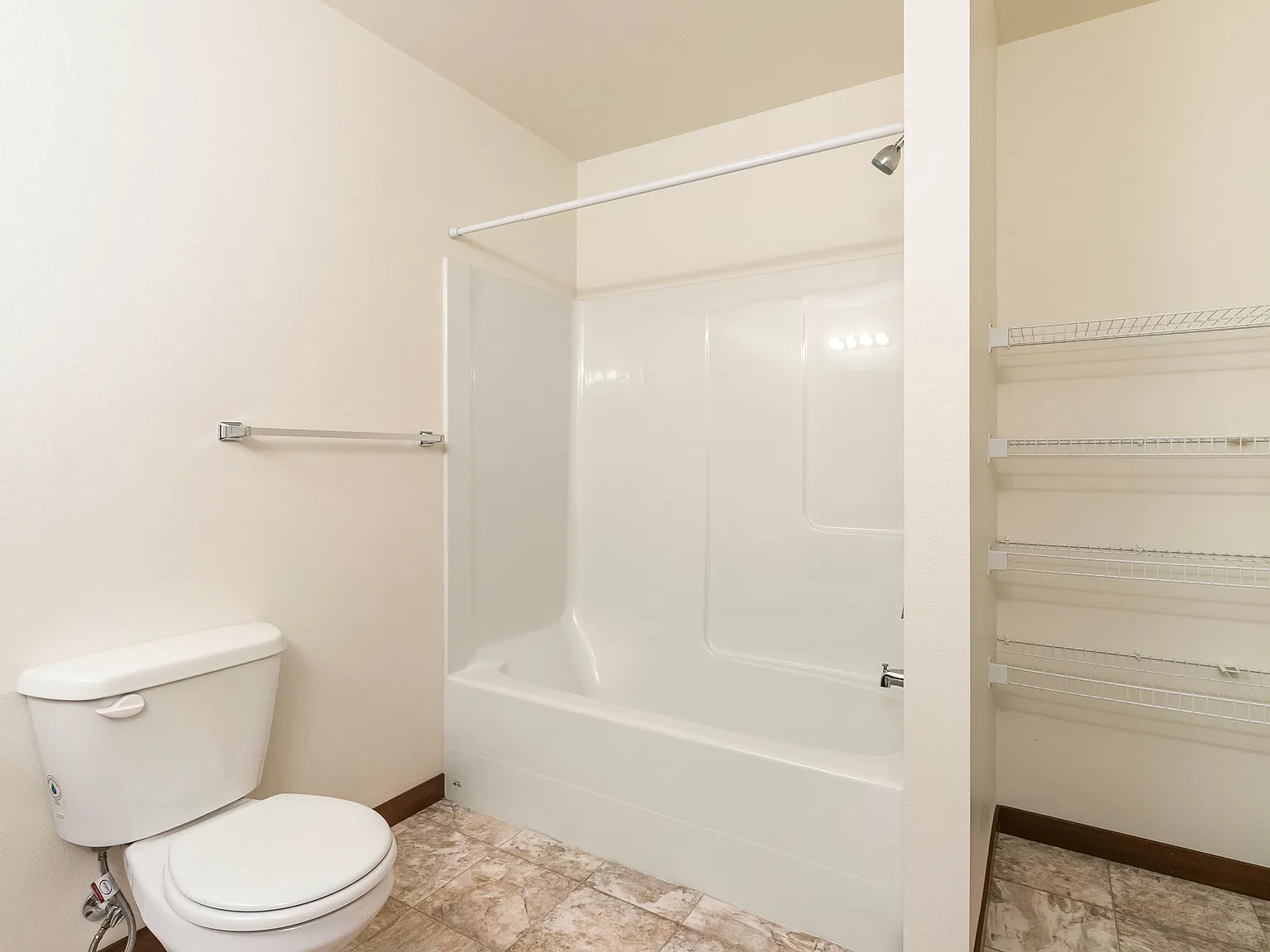 2 bed, 1.5 bath, 940 sqft, $1,895 — Photo 1
