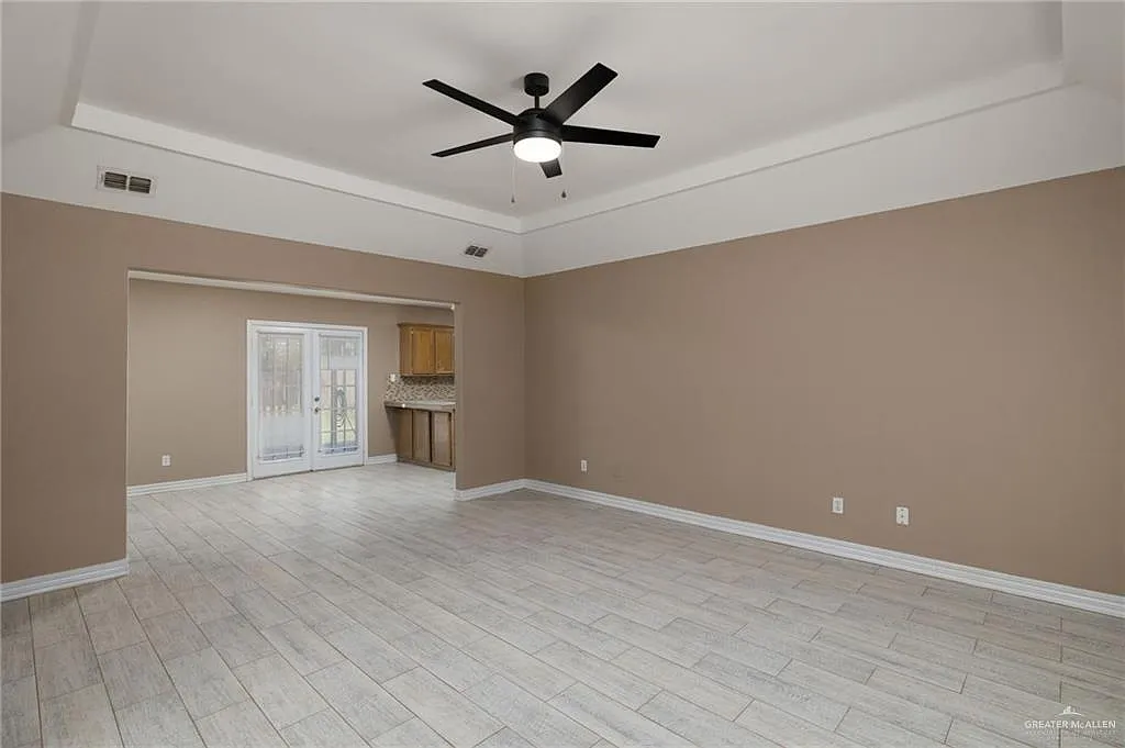 3 bed, 2.0 bath, 1212 sqft, $1,500 — Photo 3