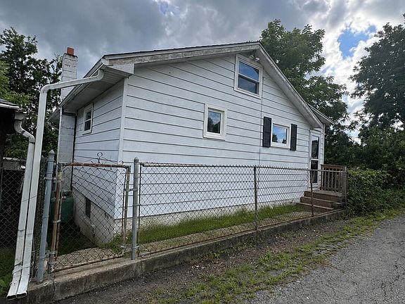 3rd image of 1336 Rundle St