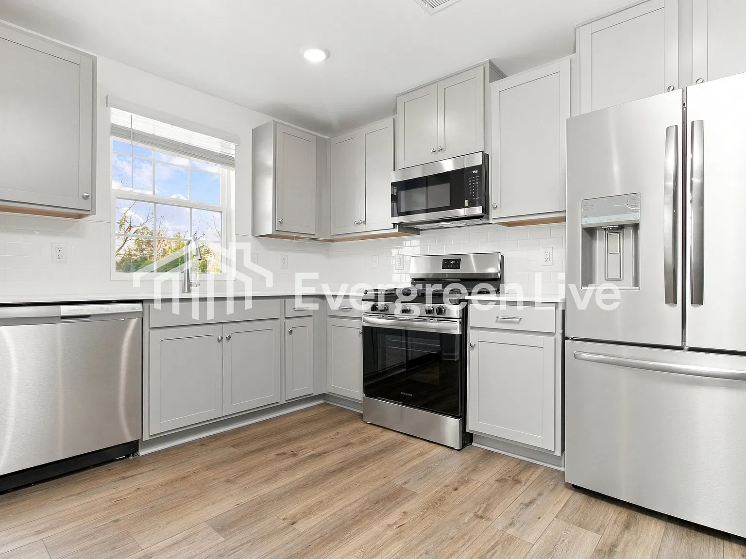 3 bed, 2.5 bath, 1346 sqft, $1,700 — Photo 2