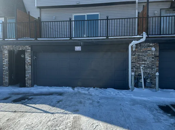 5688 Brookdale Dr N, Brooklyn Park, MN 55443