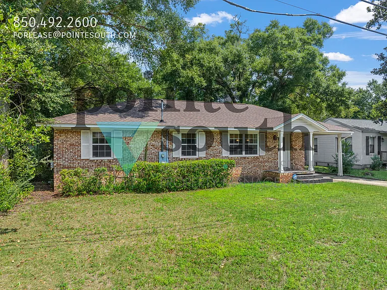 1220 Dexter Ave — Photo 2