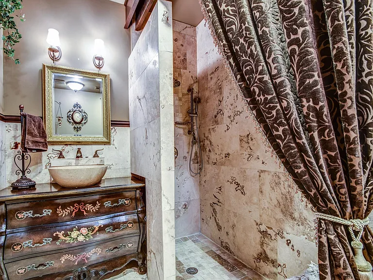 1341 E Ivyglen St — Photo 44