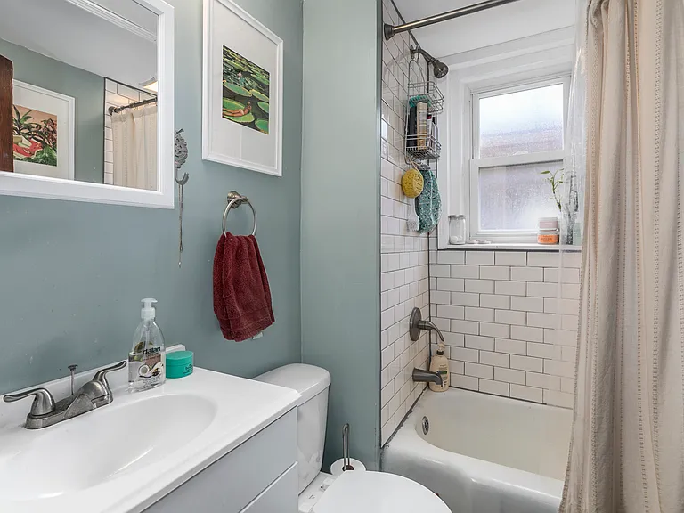 302 & 304 W 34th St — Photo 8