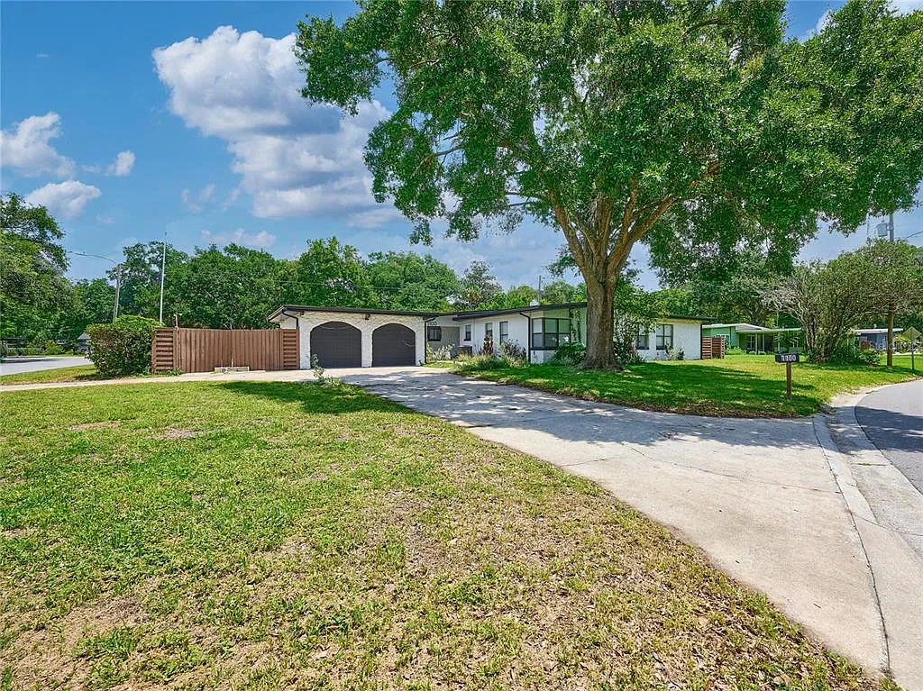 5 bed, 3.5 bath, 2226 sqft, $2,200 — Photo 2