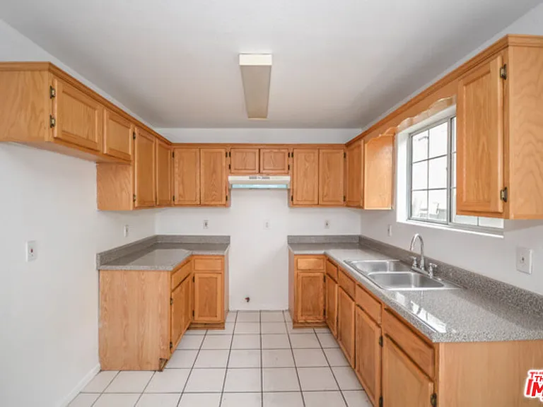 3722 Wall St — Photo 2