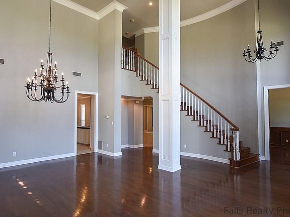 4th image of 808 Woodland Trl N