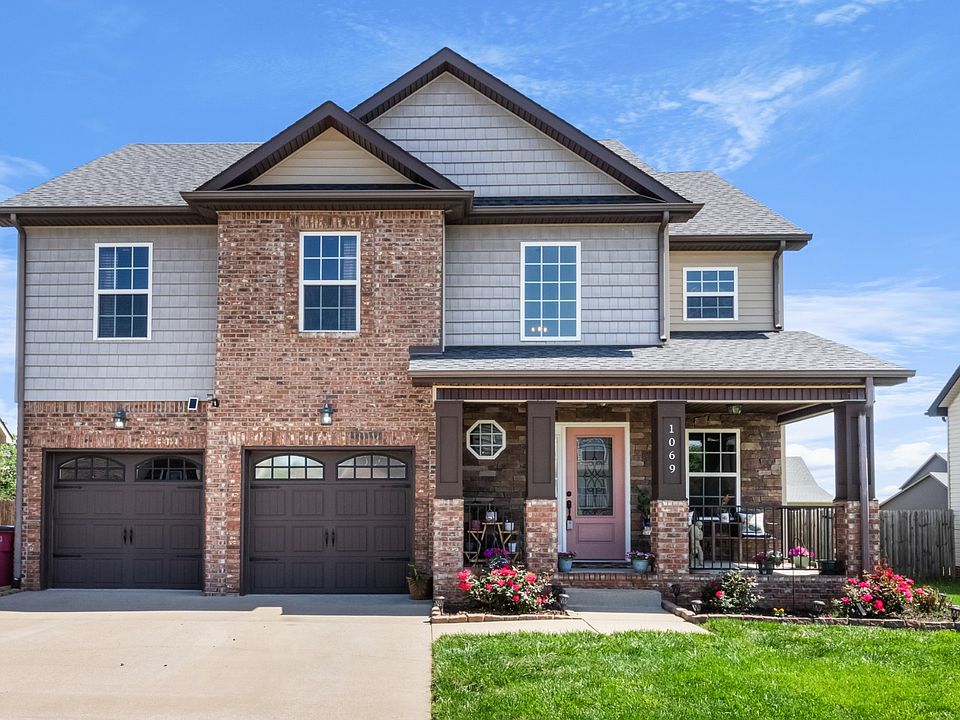 1st image of 1069 Castlerock Dr