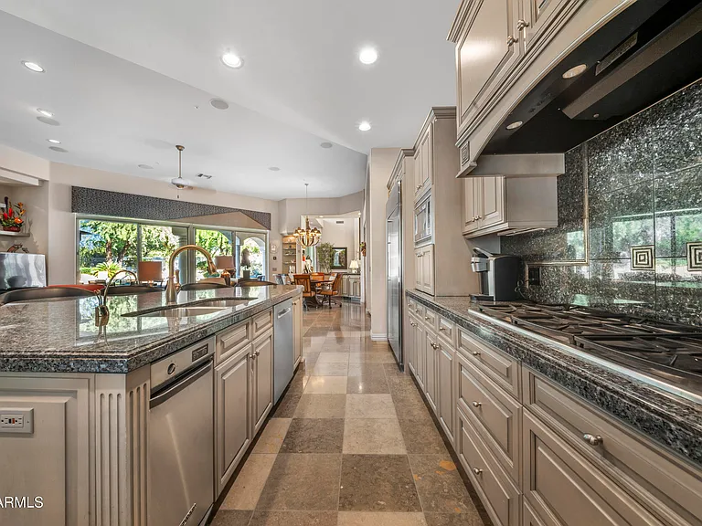 8350 E Via Del Sol Dr — Photo 14