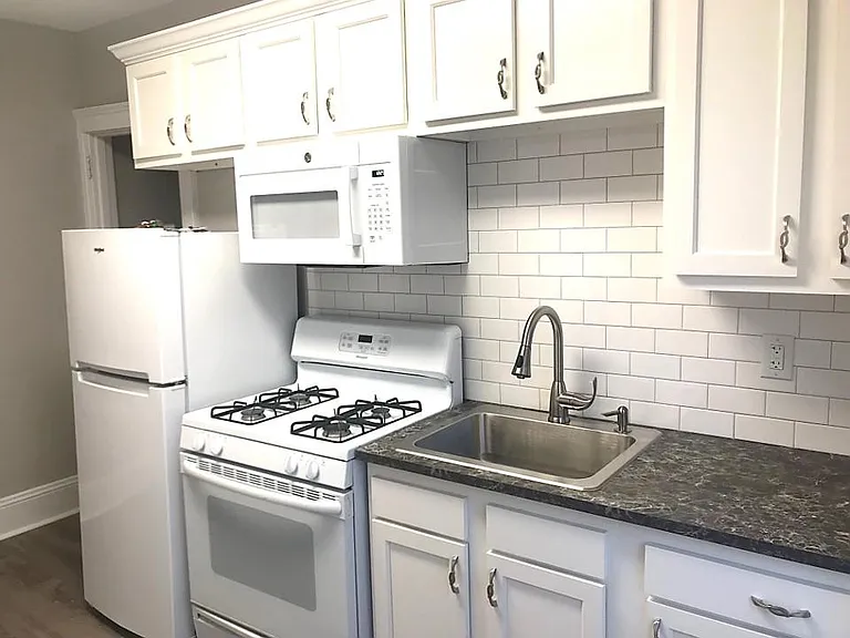 204 Alden Ave #C — Photo 5