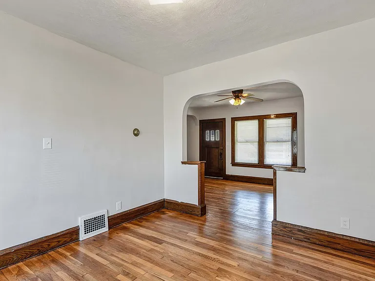 1909 Broadview Ct — Photo 8