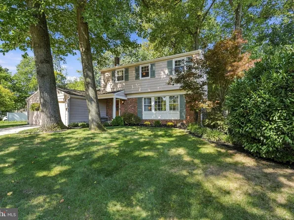 4 Melody Ln, Cherry Hill, NJ 08002